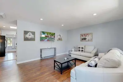 Image de Charming Upper Home | Cozy & Relaxing Retreat