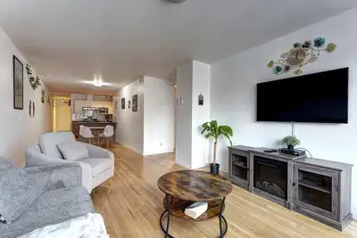 Image de Charming unit with Balcony - Near Highway 40