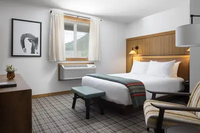 Image de Cozy Retro Lodge w/ Heated Pool & Fire Pits, Perfect for Jackson Hole Adventures