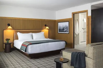 Image de Retro-Inspired Lodge w/ On-Site Dining & Social Courtyard in Jackson Hole