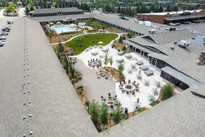 Image de Make Your Trip More Enjoyable! 3 Convenient Units, Onsite Pool, Free Parking