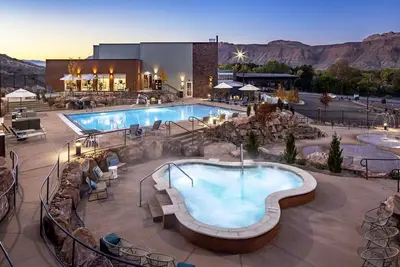 Image de Discover the Exceptional Close to Valley Shopping, Free Parking!