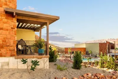 Image de Discover a Hidden Treasure: Free Breakfast, Pool, Hot Tub, Parking!
