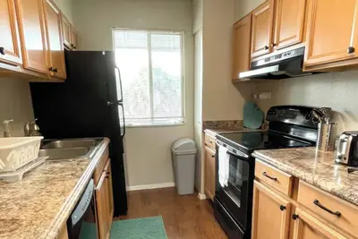 Image de Queen Condo on Newberry Pool and Gym