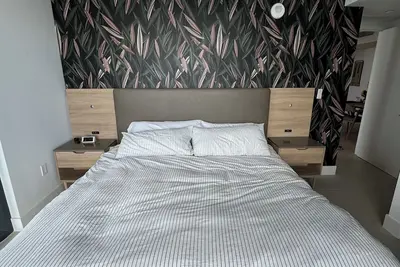 Image de Lux 2/2 Panoramic View / balcony - 47 Floor sleeps 6!