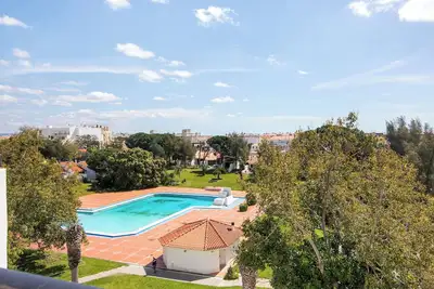 Image de Appartement 'Lovely and New In Oura' avec piscine privée, Wi-Fi et climatisation