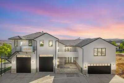 Image de Our Place; Our Home has an inside slide, gourmet kitchen, view for days, and just feels like home!