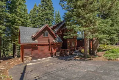 Image de Relaxing 3-Bedroom Escape in Picturesque Tahoe Donner  – Your Perfect Retreat! \"