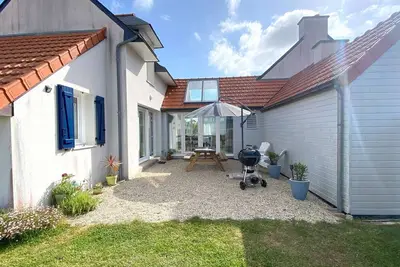 Maison neuve avec Wifi, terrasse, à 700m de la plage à Tregastel