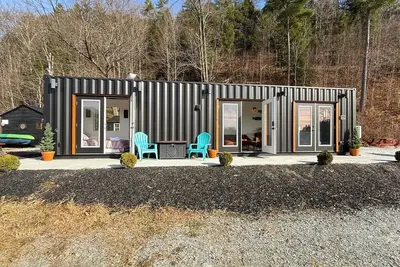 Image de Zen Box Farm offers a one-of-a-kind experience that blends rustic charm, modern comfort all together