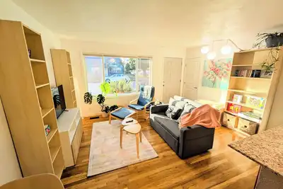 Image de Bright 2br, Cal King Bed, 15 Min walk to Osu