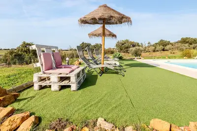 Image de Maison de campagne \"Monte Da Masmorra De Baixo\" avec piscine privée, jardin privé et Wi-Fi