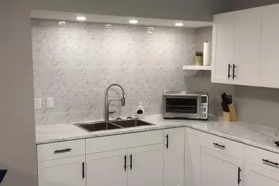 Image de Modern suite- close to major amenities