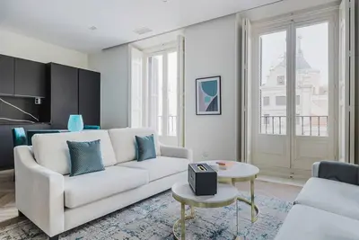 Image de Ideal Palacio 2br w/ Elev & Washer, Move-In-Ready, by Blueground