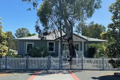 Image de Dine under the vines! A Queensland style oasis in the Ne Victorian country