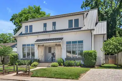 Image de Downtown Franklin Farmhouse 2. Steps to Dining, Shops & Cafes