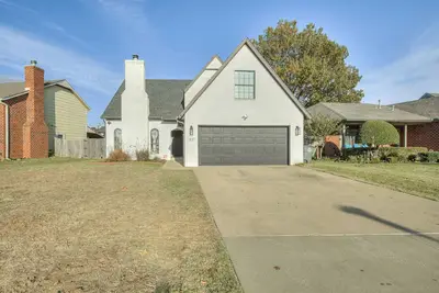 Image de New! 5/3 with Hot tub, Arcade, Playground, Coffee bar, large Tv and dining table