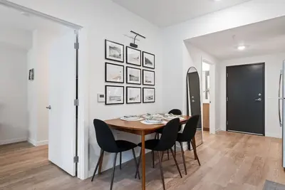 Image de 1 Bed by Arts Center & River