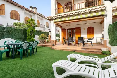 Image de Maison à 100m plage avec 2 piscines et barbecue