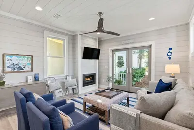 Image de New-Steps to the Beach! Carriage House in Carillon!