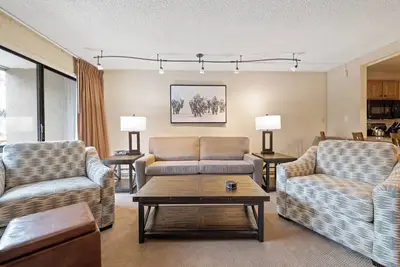Image de Holiday Ski Week! \nSteps away from Vail Village and Golden Peak! ! \n\n