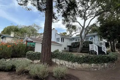 Image de Enchanting Golden Rectangle Cottage with Fantastic Location & Filtered Sea Views