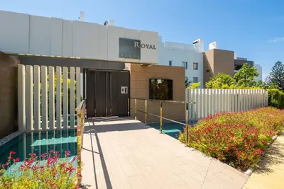 Image de Modern Flat with Private Garden in Royal Banus!