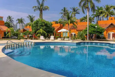Image de Family Condo | 3 Bedrooms | Pool & Hot tub