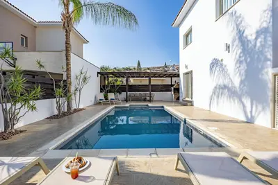 Image de Villa de luxe à Agios Tychon avec piscine privée