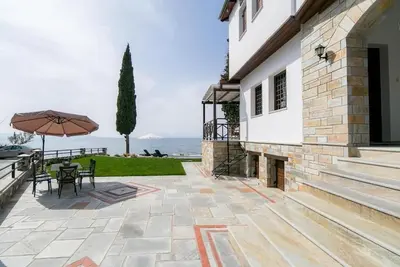 Image de Mermaid Beachfront Villa in lovely Koropi