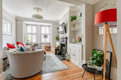Image de Stylish home - Next to Preston Park - Free parking - Sleeps 1-7 - Pets welcome.