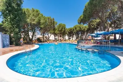 Image de Appartement rénové à Salou, près de la plage avec piscine, wifi et climatisation