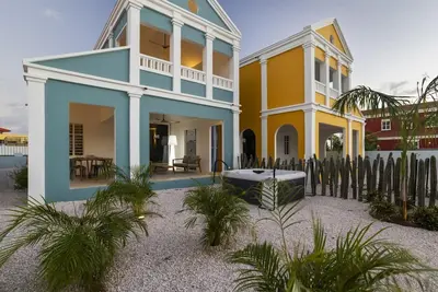 Image de Luxury semi-detached water villa with 2 apartments, Sup boards, barbecue, and access to a shared pool, jacuzzi on the terrace (ground floor), and air conditioning in bedrooms and living room.