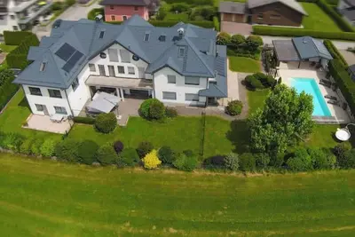 Image de Villa Seekirchen: Exclusive living with private pool and garden for families