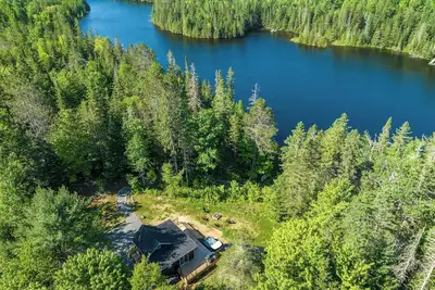Image de Chalet Hello | Spa, Lac privé et Ev