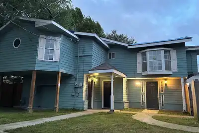 Image de Spacious Lafayette House-6 Br with Free Parking