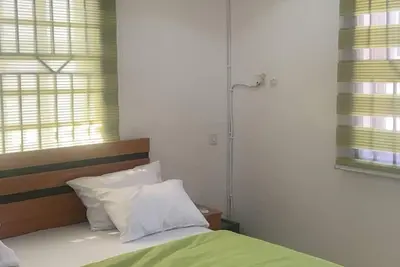 Image de Beautifully furnished 2 bedrooms apartments with kitchen and mountain view