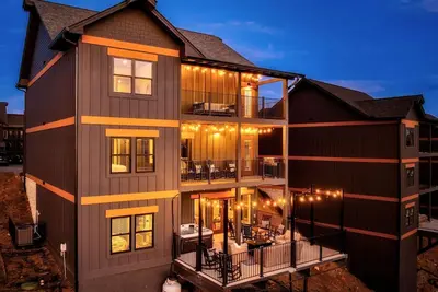 Image de Smoky Mountain Resort | Indoor Pool, Theater, Arcade, Hot Tub | 6br Sleeps 22 | Near Dollywood