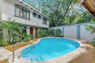 Image de Pool Oasis, Concierge & 5min drive to the Beach