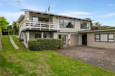 Image de Large accommodation for 8 guests - 4 Queen bedrooms