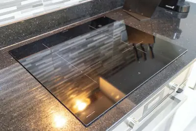 Image de 1 Bed in Al Dhafrah 1 In the Center of The Greens