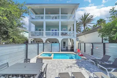 Image de Private Beach, Pool & Spa, Game Room, Grill, Sleeps 24