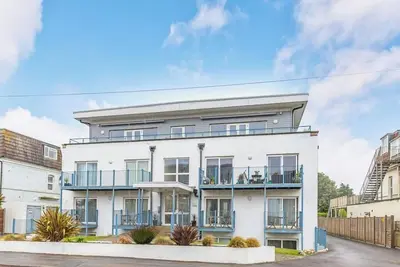 Image de Bournecoast: Modern apartment close to sandy beaches with outdoor area - Fm9627