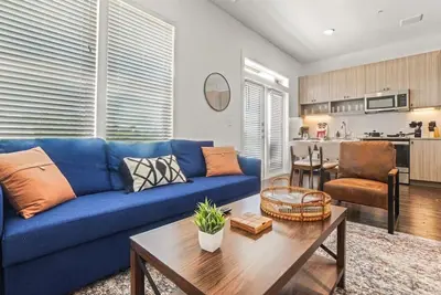 Image de Grand New Studio Apartment with Pool and Golf Sim