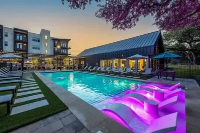 Image de Luxurious New Unit|2Bd2Ba|Pool, Golf Sim