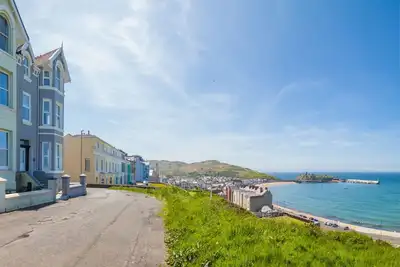 Aer Varrey -  a holiday apartment with sea views that sleeps 3 guests
