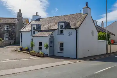 Image de Greystones is a quaint cottage in the heart of the village of Kirk Michael