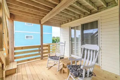 Image de Updated Corolla Nc beach house just 400 feet to the beach access!