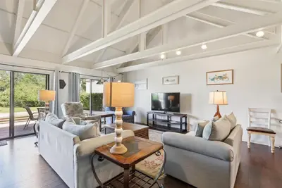 Image de 765 Queens Grant - Multi Story Townhome with Lagoon Views!