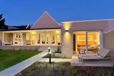 Image de winelands living - sauna, piscine, prés du centre-cille